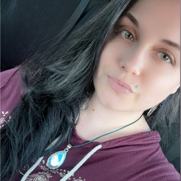 Meet your Posher, Laura - Picture 2 of 2